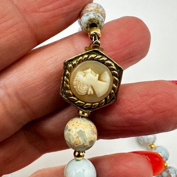 16" Vintage Revived ceramic and gold tone accent beaded necklace w/ cameo clasp! - Picture 10 of 14